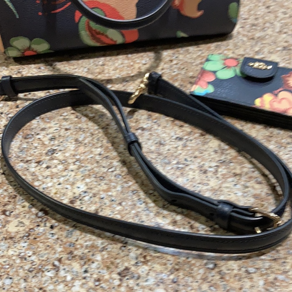 On sale🌺NWOT Authentic coach purse with matching card holder - Picture 5 of 16